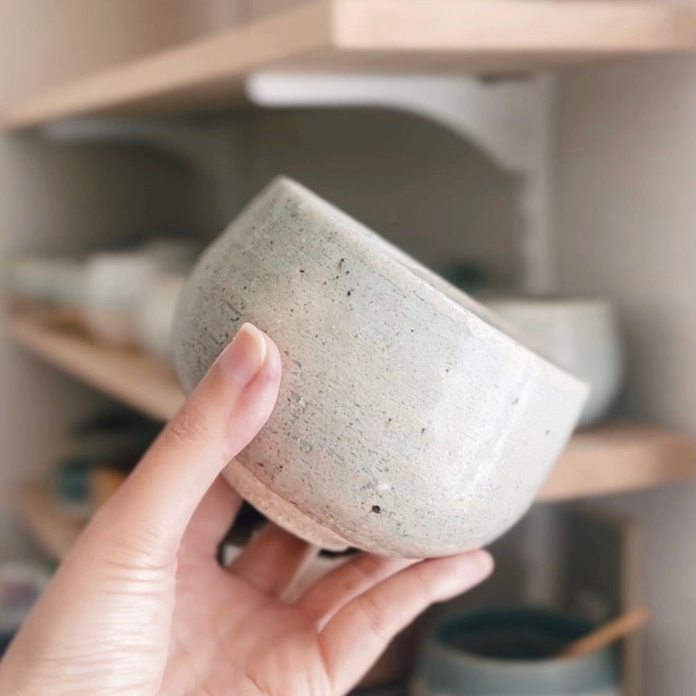 SUMI (澄美) Matcha Bowl + Two Cans of Hijiri no Sato Matcha